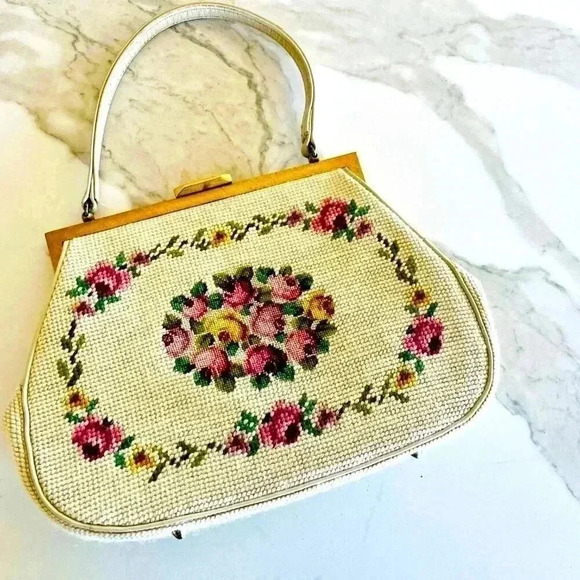 🌟Host Pick 🌟 Vintage 1950s  Floral Needlepoint Handbag - Picture 2 of 8